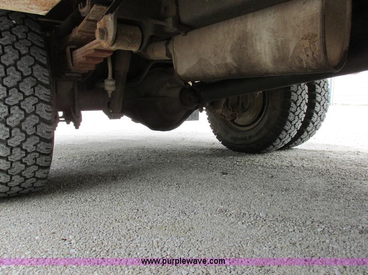 image for item I8952 1990 Ford F450 Super Duty XL utility truck