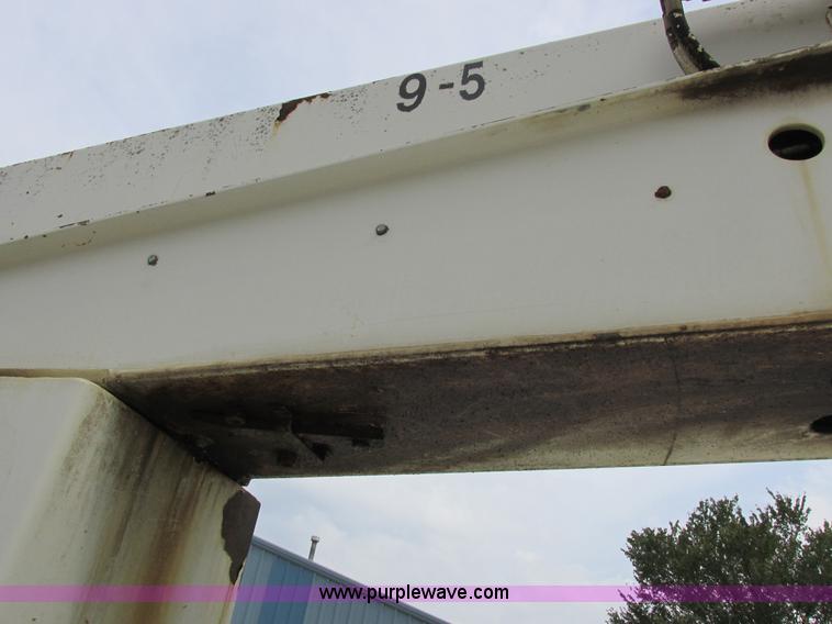 image for item I8952 1990 Ford F450 Super Duty XL utility truck