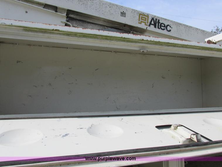 image for item I8952 1990 Ford F450 Super Duty XL utility truck