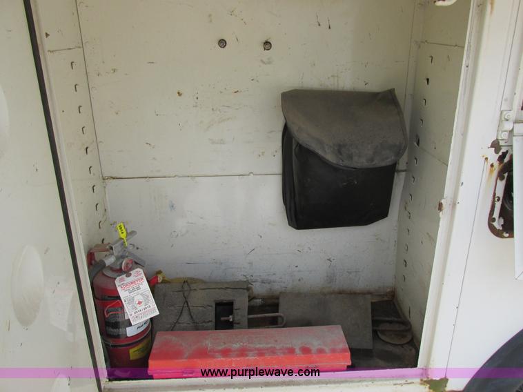 image for item I8952 1990 Ford F450 Super Duty XL utility truck