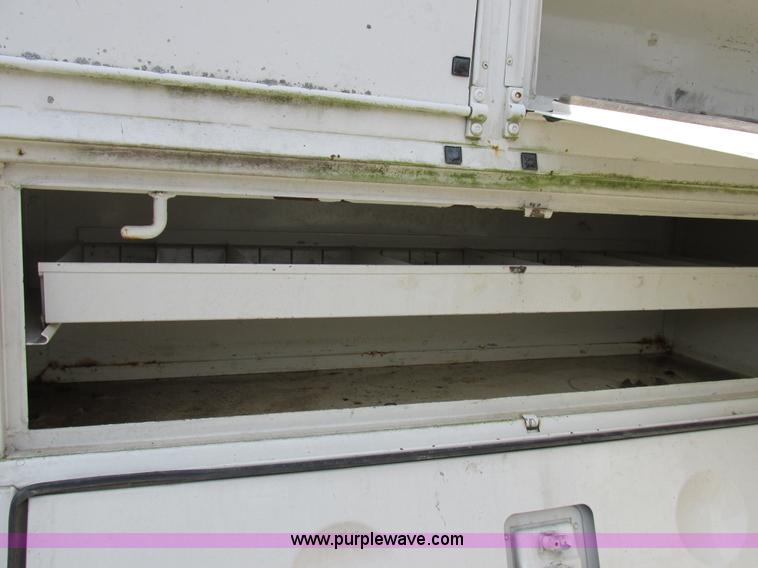 image for item I8952 1990 Ford F450 Super Duty XL utility truck