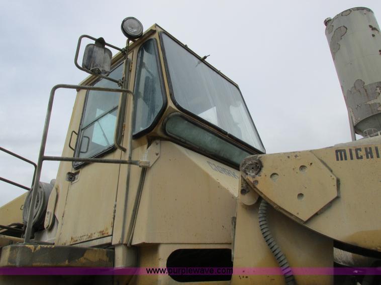 image for item I8959 1991 Clark Michigan 175C wheel loader