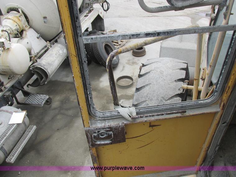 image for item I8959 1991 Clark Michigan 175C wheel loader