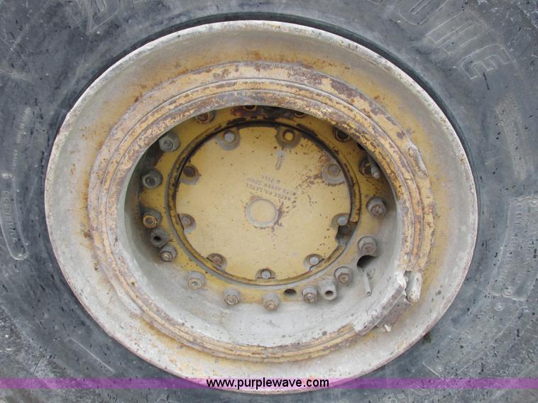 image for item I8959 1991 Clark Michigan 175C wheel loader