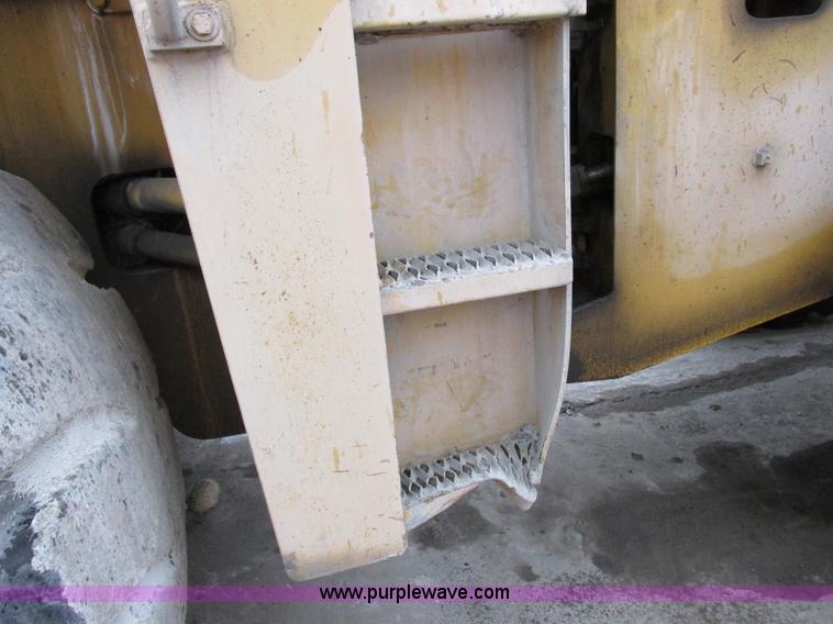 image for item I8959 1991 Clark Michigan 175C wheel loader