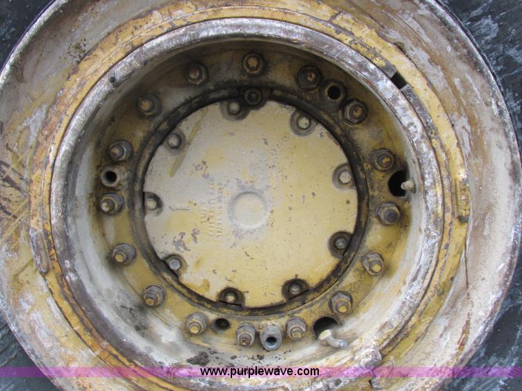 image for item I8959 1991 Clark Michigan 175C wheel loader