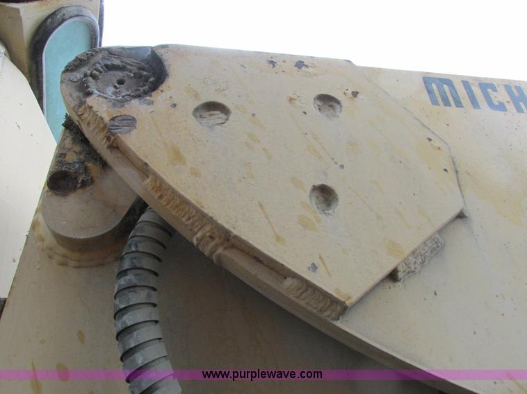 image for item I8959 1991 Clark Michigan 175C wheel loader