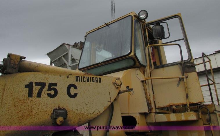 image for item I8959 1991 Clark Michigan 175C wheel loader