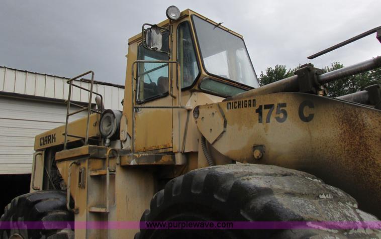 image for item I8959 1991 Clark Michigan 175C wheel loader