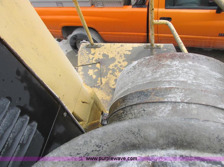 image for item I8959 1991 Clark Michigan 175C wheel loader