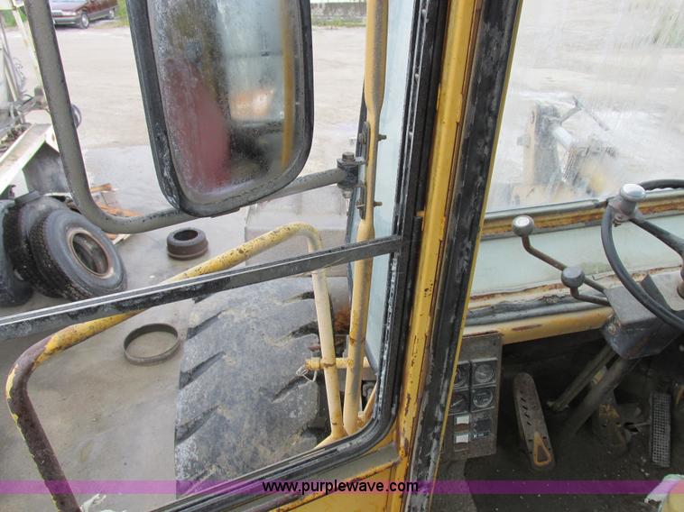 image for item I8959 1991 Clark Michigan 175C wheel loader