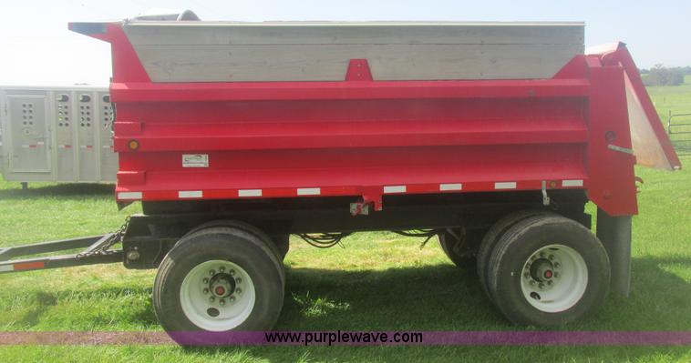 image for item I8969 2000 Wheeler pup trailer