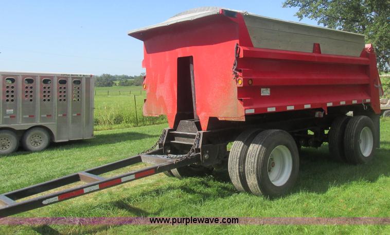 image for item I8969 2000 Wheeler pup trailer