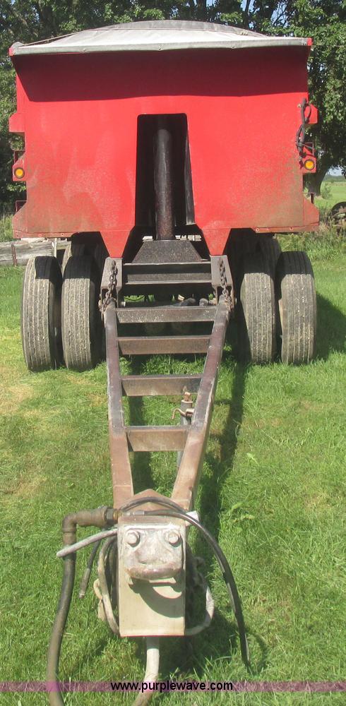 image for item I8969 2000 Wheeler pup trailer