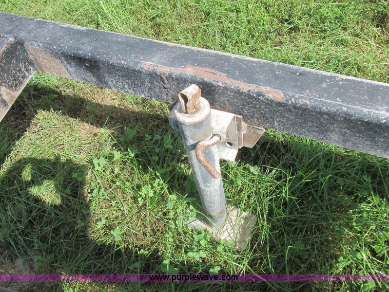 image for item I8969 2000 Wheeler pup trailer