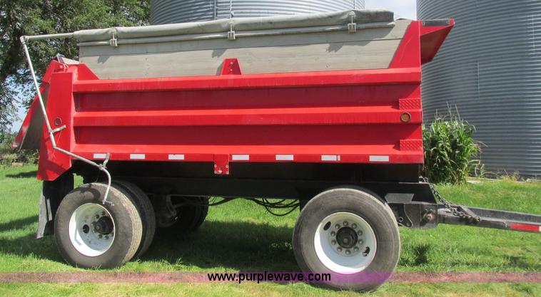 image for item I8969 2000 Wheeler pup trailer