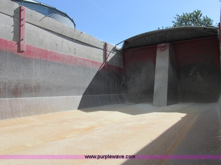 image for item I8969 2000 Wheeler pup trailer