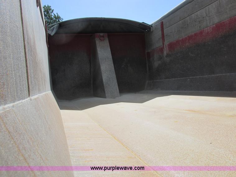 image for item I8969 2000 Wheeler pup trailer