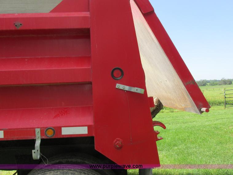 image for item I8969 2000 Wheeler pup trailer