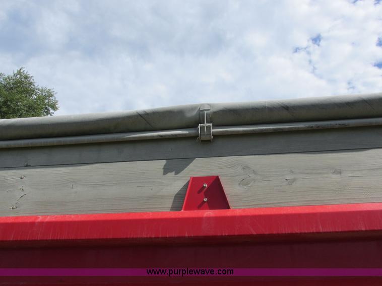 image for item I8969 2000 Wheeler pup trailer