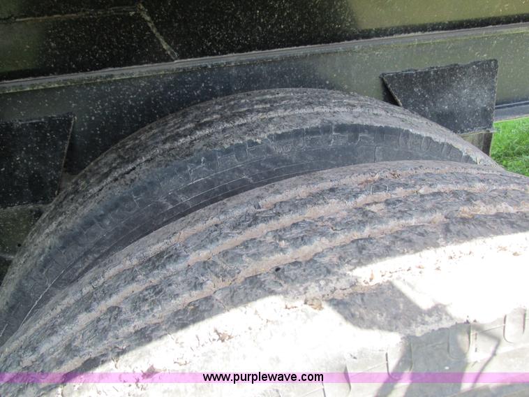 image for item I8969 2000 Wheeler pup trailer