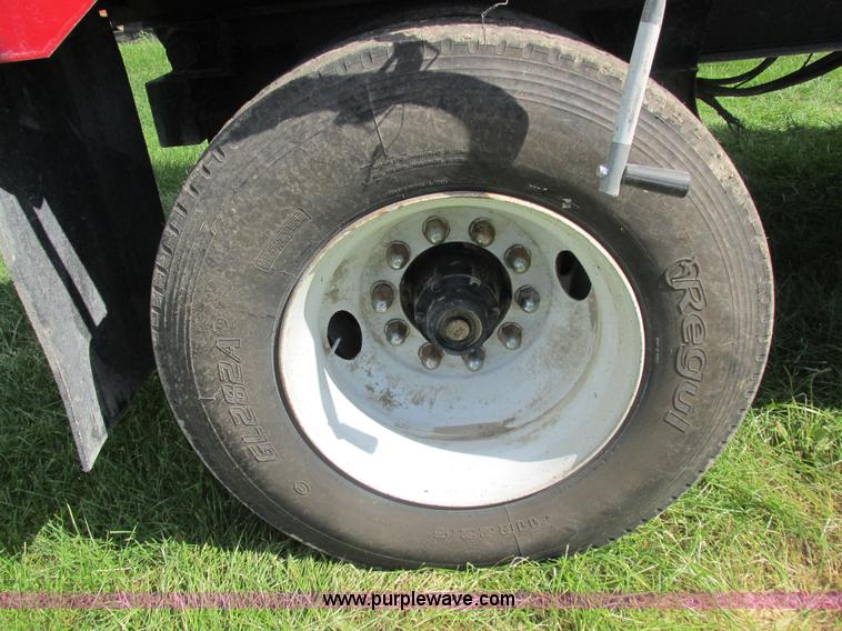 image for item I8969 2000 Wheeler pup trailer