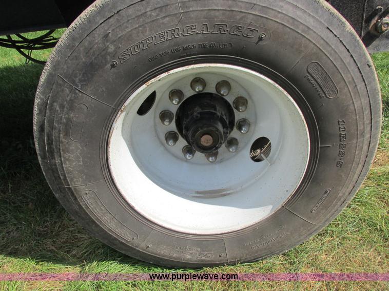 image for item I8969 2000 Wheeler pup trailer