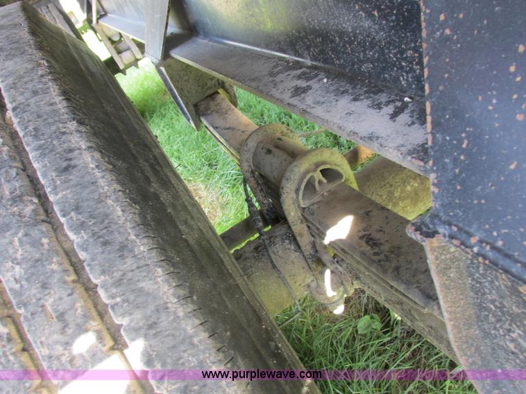 image for item I8969 2000 Wheeler pup trailer