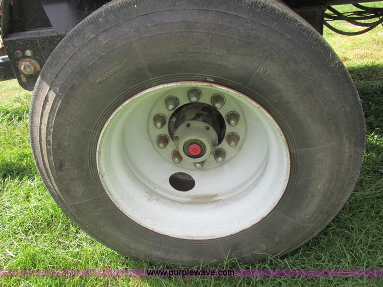 image for item I8969 2000 Wheeler pup trailer