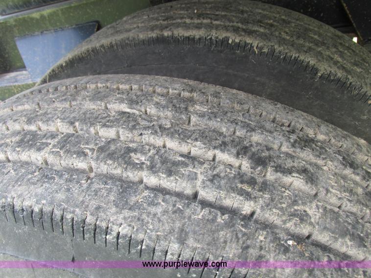 image for item I8969 2000 Wheeler pup trailer