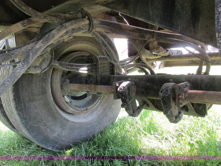 image for item I8969 2000 Wheeler pup trailer