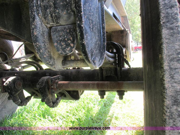 image for item I8969 2000 Wheeler pup trailer