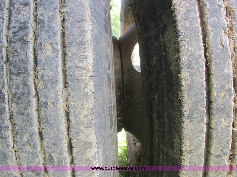 image for item I8969 2000 Wheeler pup trailer