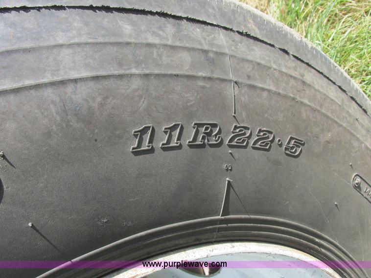 image for item I8969 2000 Wheeler pup trailer