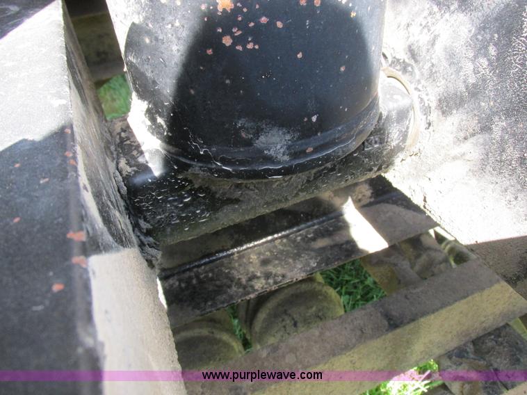 image for item I8969 2000 Wheeler pup trailer