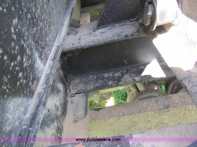 image for item I8969 2000 Wheeler pup trailer