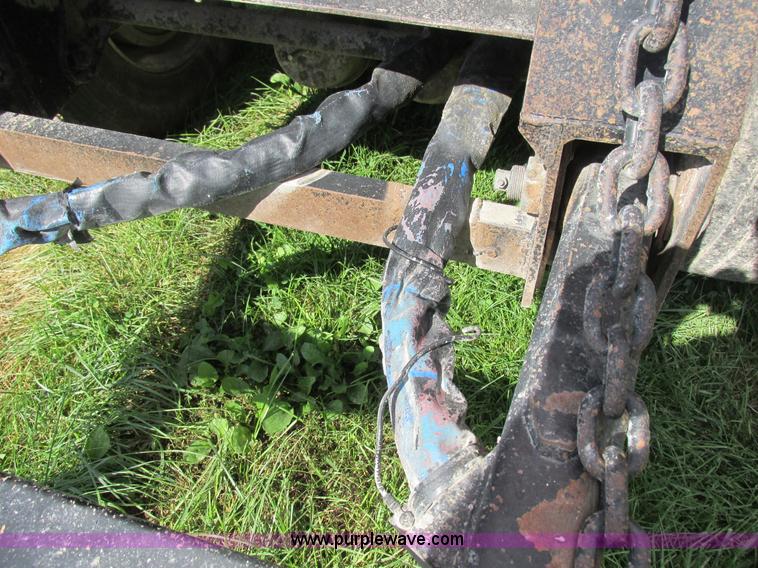 image for item I8969 2000 Wheeler pup trailer