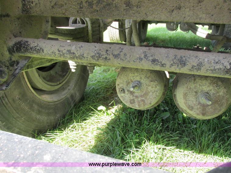 image for item I8969 2000 Wheeler pup trailer