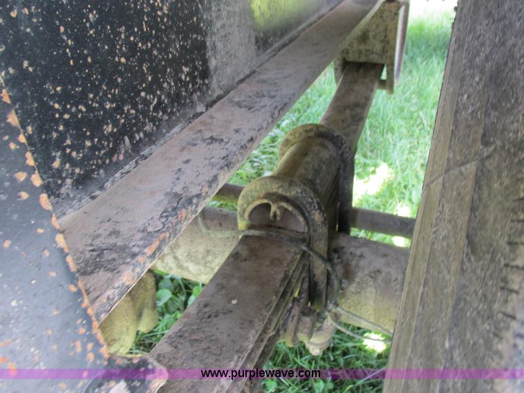 image for item I8969 2000 Wheeler pup trailer