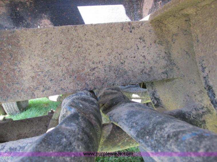 image for item I8969 2000 Wheeler pup trailer