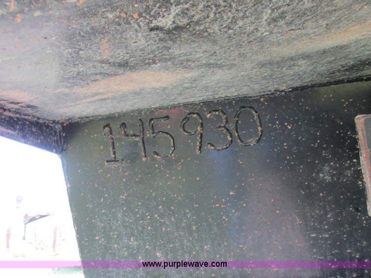 image for item I8969 2000 Wheeler pup trailer