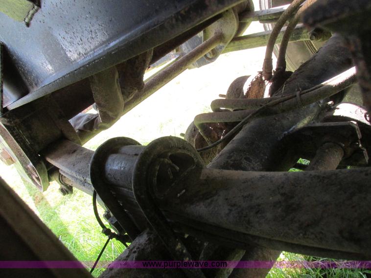 image for item I8969 2000 Wheeler pup trailer