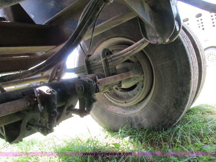 image for item I8969 2000 Wheeler pup trailer