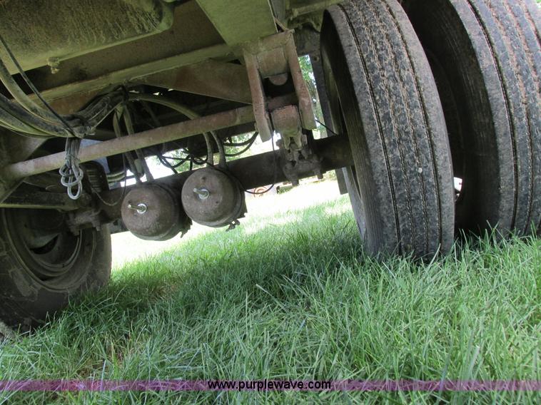 image for item I8969 2000 Wheeler pup trailer