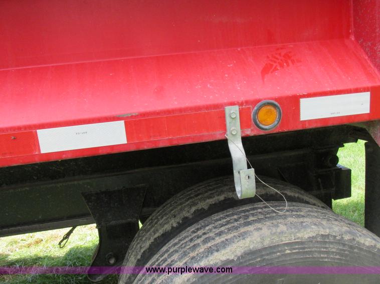 image for item I8969 2000 Wheeler pup trailer