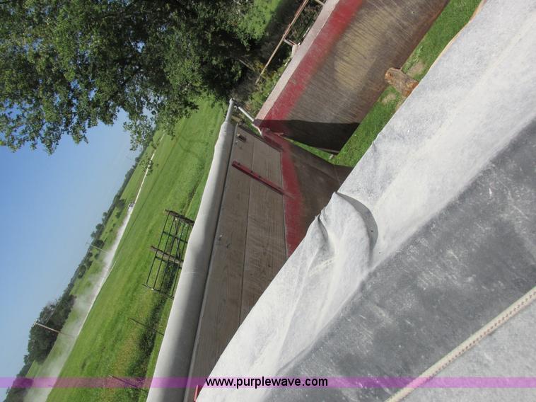 image for item I8969 2000 Wheeler pup trailer