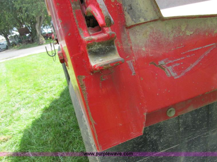 image for item I8969 2000 Wheeler pup trailer