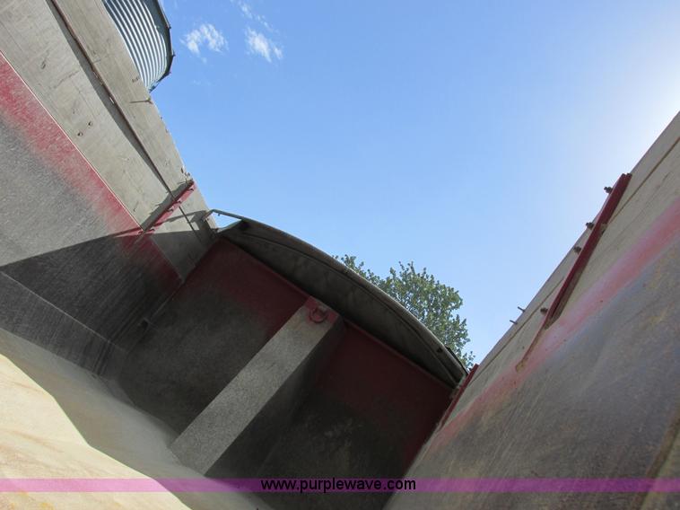 image for item I8969 2000 Wheeler pup trailer