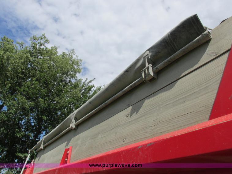 image for item I8969 2000 Wheeler pup trailer