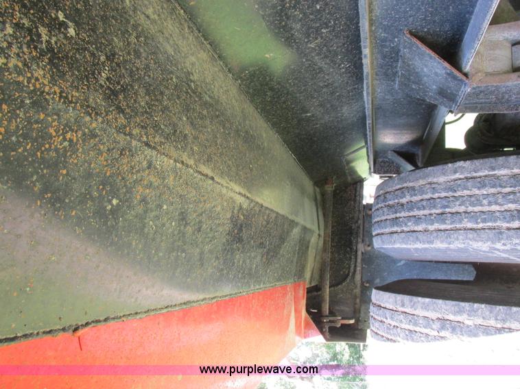 image for item I8969 2000 Wheeler pup trailer